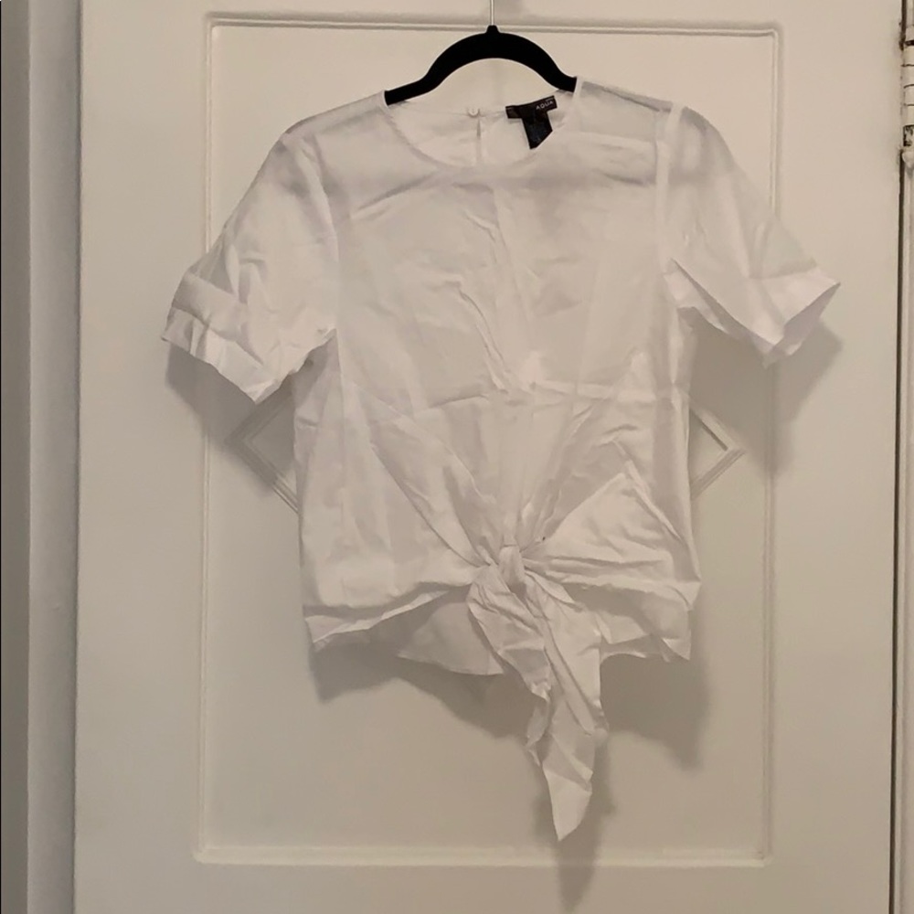Short sleeves white blouse with tie front